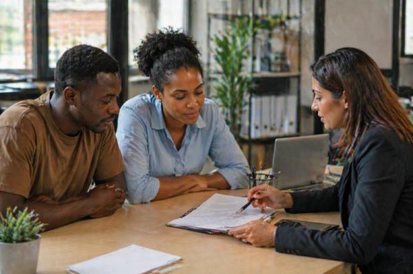 Требуется ли трудовой договор для внеочередной легализации?